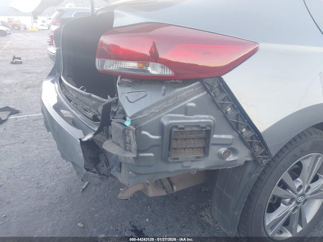 5NPD84LFXJH305916 Hyundai ELANTRA SEL