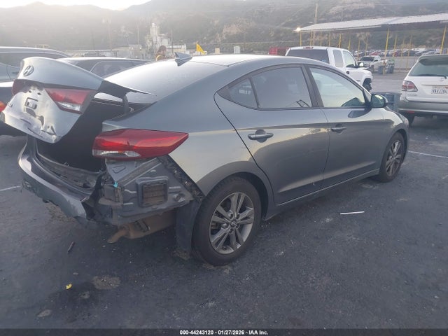 5NPD84LFXJH305916 Hyundai ELANTRA SEL