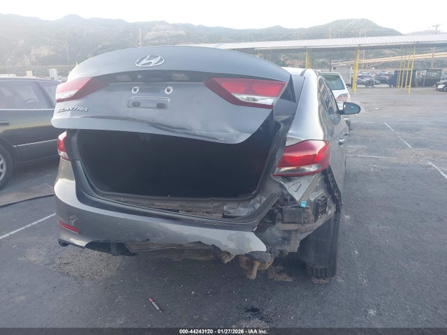 5NPD84LFXJH305916 Hyundai ELANTRA SEL