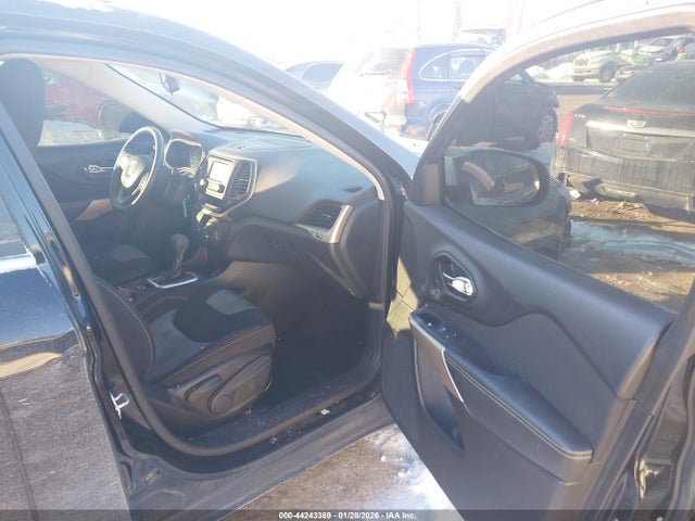 Продажа на аукционе авто 2018 Jeep Cherokee Latitude Fwd, vin: 1C4PJLCB0JD566261, номер лота: 44243369