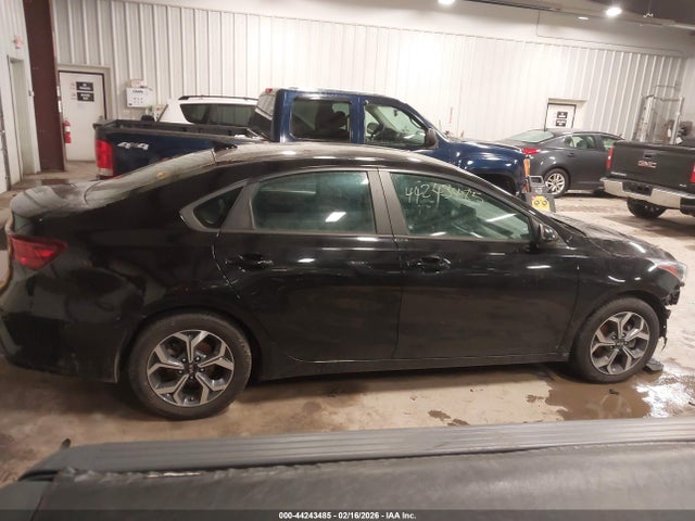 44243485 :رقم المزاد ، 3KPF24AD3ME267577 vin ، 2021 Kia Forte Lxs مزاد بيع