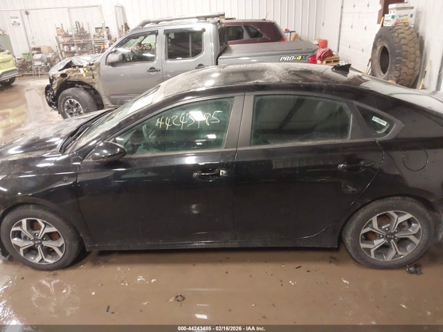 44243485 :رقم المزاد ، 3KPF24AD3ME267577 vin ، 2021 Kia Forte Lxs مزاد بيع