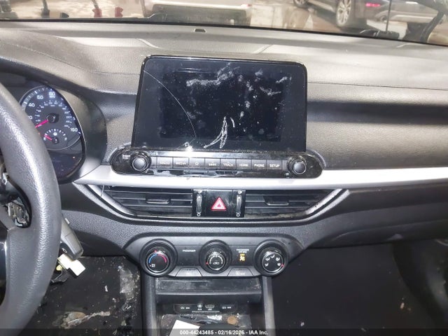 44243485 :رقم المزاد ، 3KPF24AD3ME267577 vin ، 2021 Kia Forte Lxs مزاد بيع
