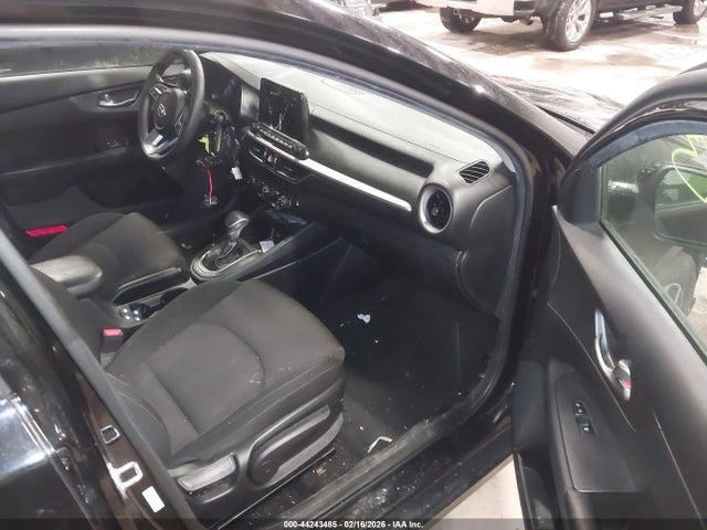 44243485 :رقم المزاد ، 3KPF24AD3ME267577 vin ، 2021 Kia Forte Lxs مزاد بيع