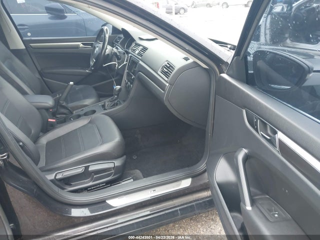 Продаж на аукціоні авто 2017 Volkswagen Passat 1.8t R-line, vin: 1VWDT7A33HC055267, номер лоту: 44243501