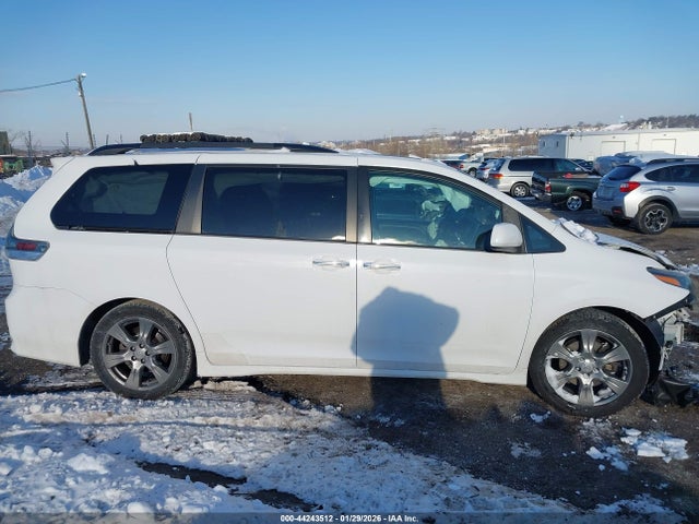 5TDXZ3DC7HS781148 Toyota Sienna Se Premium 8 Passenger