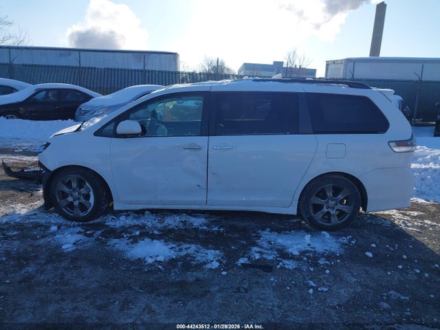 5TDXZ3DC7HS781148 Toyota Sienna Se Premium 8 Passenger