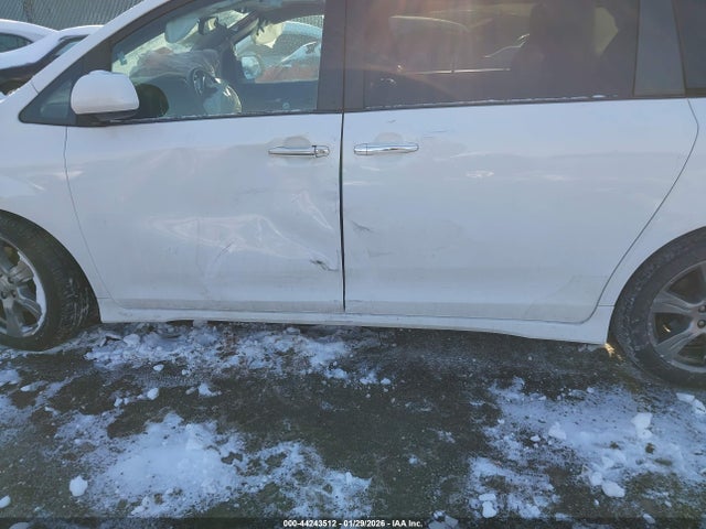 5TDXZ3DC7HS781148 Toyota Sienna Se Premium 8 Passenger