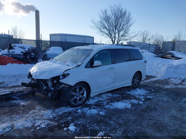 5TDXZ3DC7HS781148 Toyota Sienna Se Premium 8 Passenger