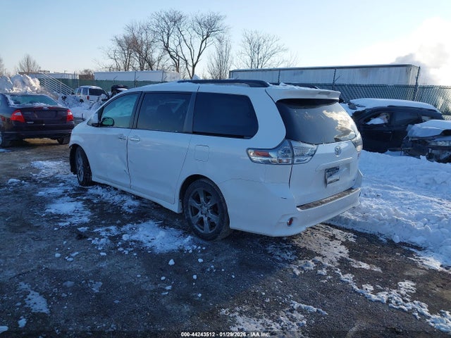 5TDXZ3DC7HS781148 Toyota Sienna Se Premium 8 Passenger