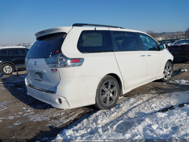 5TDXZ3DC7HS781148 Toyota Sienna Se Premium 8 Passenger