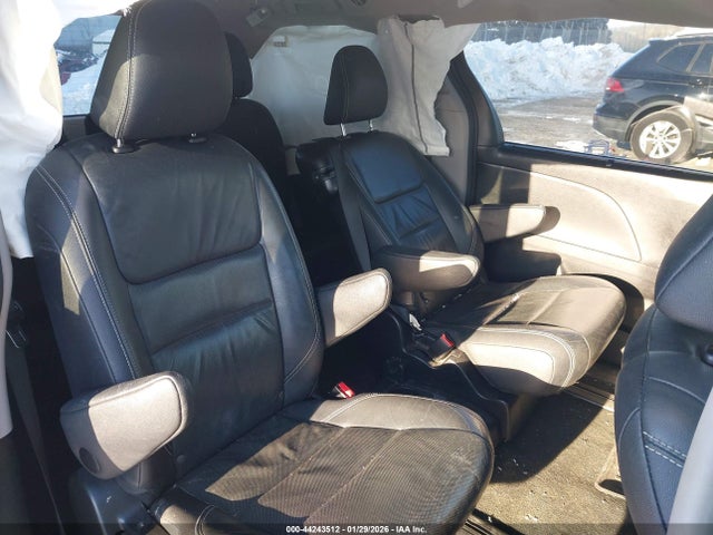 5TDXZ3DC7HS781148 Toyota Sienna Se Premium 8 Passenger