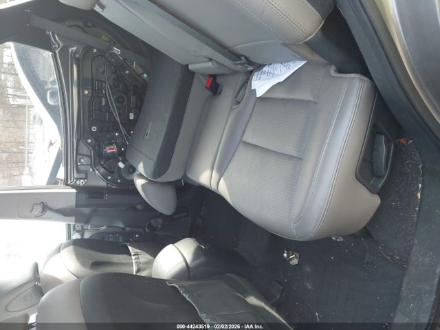 Продажа на аукционе авто 2016 Hyundai Santa Fe Sport 2.4l, vin: 5XYZUDLB3GG311605, номер лота: 44243519