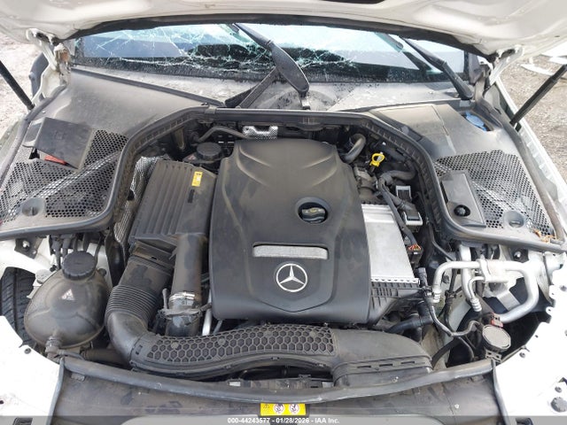 55SWF4KBXHU181666 Mercedes-Benz C 300 Luxury 4matic