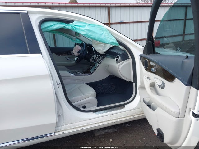 55SWF4KBXHU181666 Mercedes-Benz C 300 Luxury 4matic