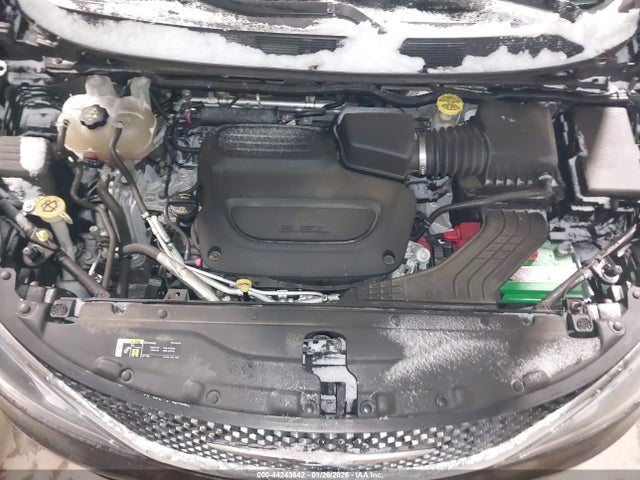 44243642 :رقم المزاد ، 2C4RC1BG1KR570662 vin ، 2019 Chrysler Pacifica Touring L مزاد بيع