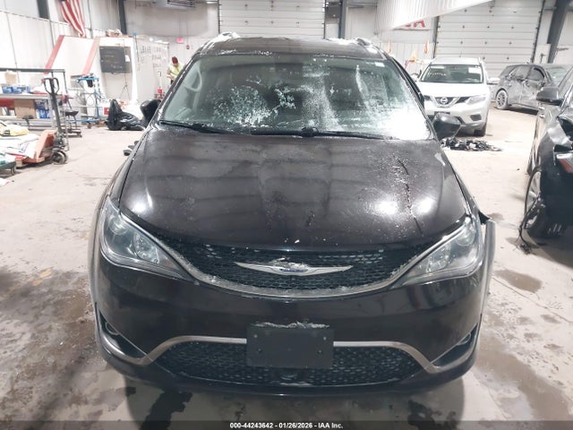 44243642 :رقم المزاد ، 2C4RC1BG1KR570662 vin ، 2019 Chrysler Pacifica Touring L مزاد بيع