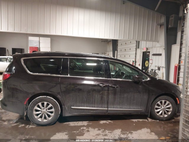 44243642 :رقم المزاد ، 2C4RC1BG1KR570662 vin ، 2019 Chrysler Pacifica Touring L مزاد بيع