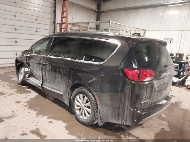 44243642 :رقم المزاد ، 2C4RC1BG1KR570662 vin ، 2019 Chrysler Pacifica Touring L مزاد بيع