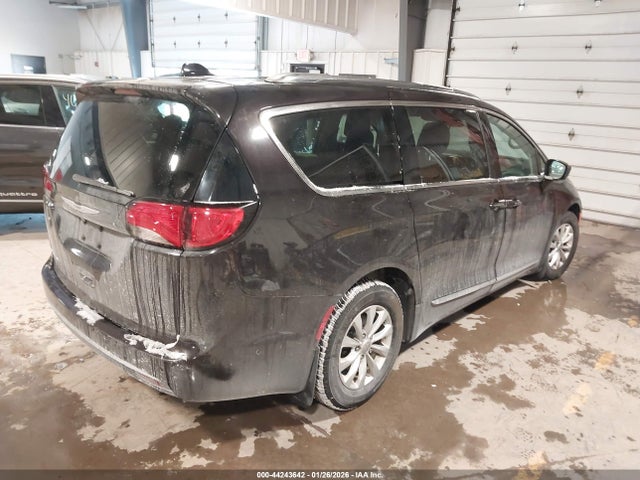 44243642 :رقم المزاد ، 2C4RC1BG1KR570662 vin ، 2019 Chrysler Pacifica Touring L مزاد بيع