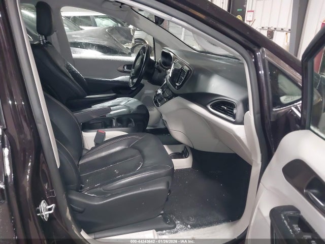 44243642 :رقم المزاد ، 2C4RC1BG1KR570662 vin ، 2019 Chrysler Pacifica Touring L مزاد بيع