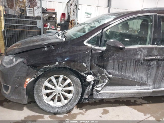 44243642 :رقم المزاد ، 2C4RC1BG1KR570662 vin ، 2019 Chrysler Pacifica Touring L مزاد بيع