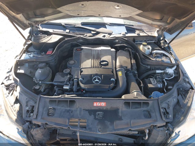 44243651 :رقم المزاد ، WDDGF4HB4CA622194 vin ، 2012 Mercedes-benz C 250 Luxury/sport مزاد بيع