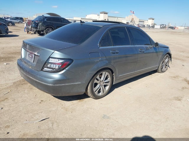 44243651 :رقم المزاد ، WDDGF4HB4CA622194 vin ، 2012 Mercedes-benz C 250 Luxury/sport مزاد بيع