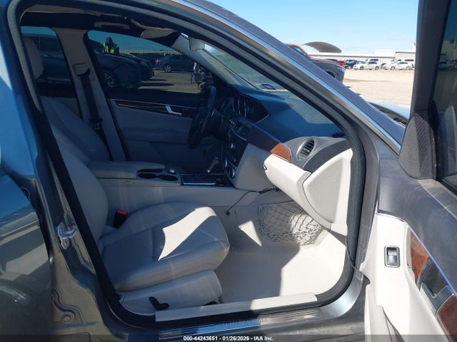 44243651 :رقم المزاد ، WDDGF4HB4CA622194 vin ، 2012 Mercedes-benz C 250 Luxury/sport مزاد بيع