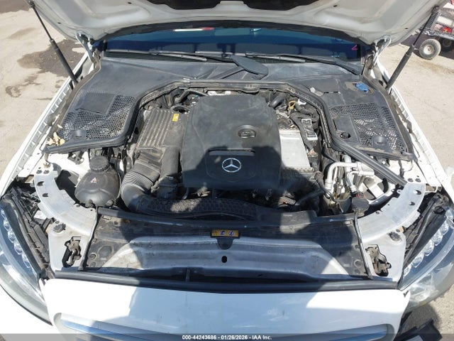 55SWF4JB8JU257358 Mercedes-Benz C 300
