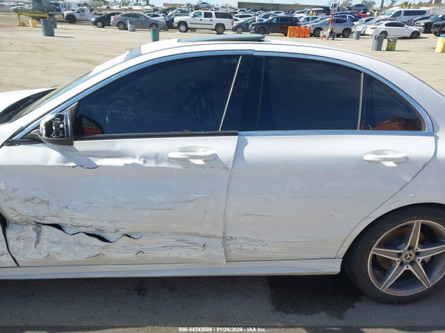 55SWF4JB8JU257358 Mercedes-Benz C 300