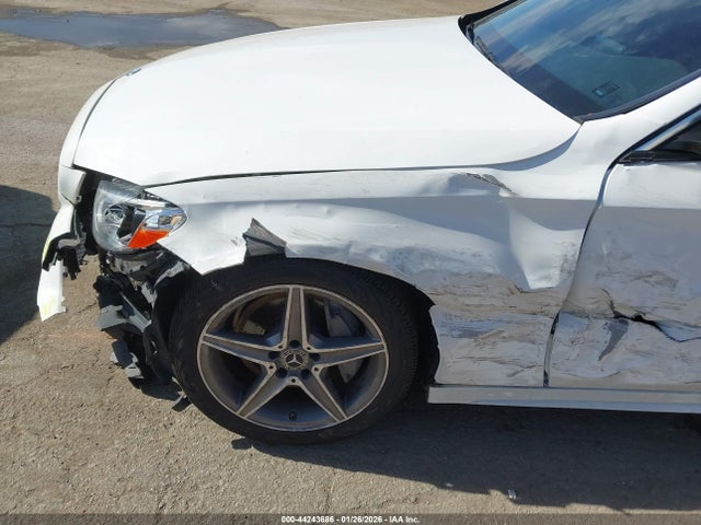 55SWF4JB8JU257358 Mercedes-Benz C 300