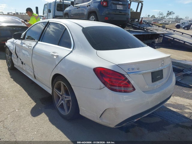 55SWF4JB8JU257358 Mercedes-Benz C 300