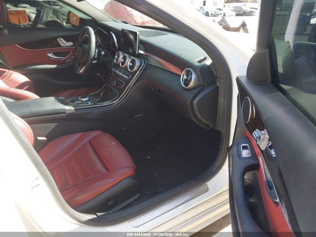 55SWF4JB8JU257358 Mercedes-Benz C 300