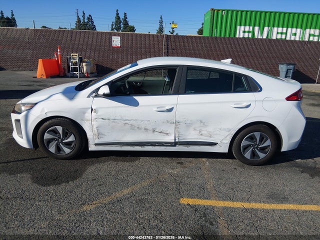 KMHC75LC8HU031654 Hyundai Ioniq Hybrid Sel