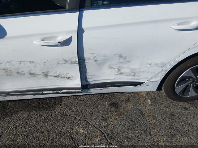 KMHC75LC8HU031654 Hyundai Ioniq Hybrid Sel
