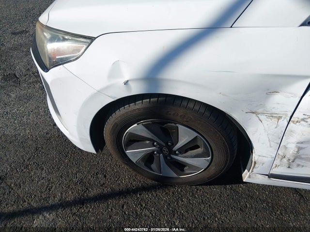 KMHC75LC8HU031654 Hyundai Ioniq Hybrid Sel