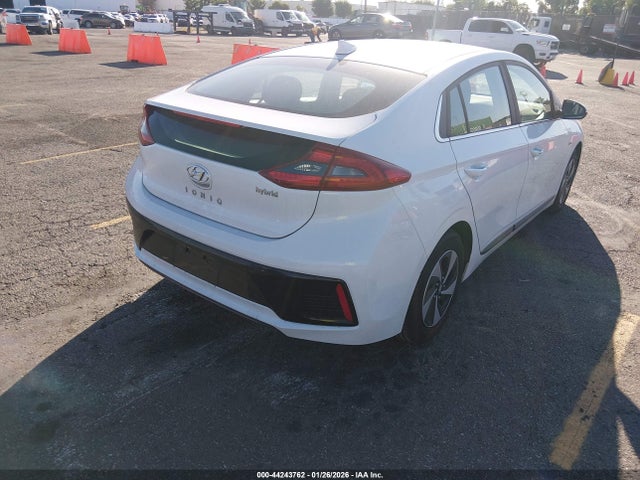 KMHC75LC8HU031654 Hyundai Ioniq Hybrid Sel