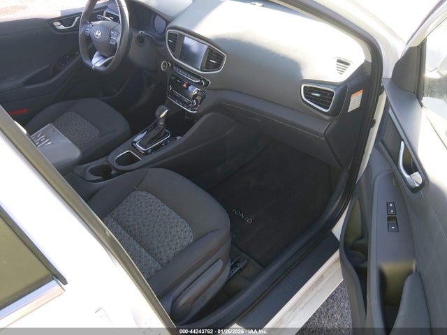 KMHC75LC8HU031654 Hyundai Ioniq Hybrid Sel