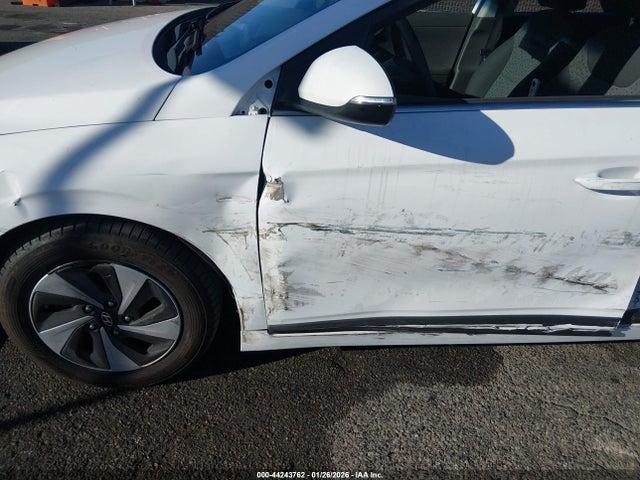 KMHC75LC8HU031654 Hyundai Ioniq Hybrid Sel