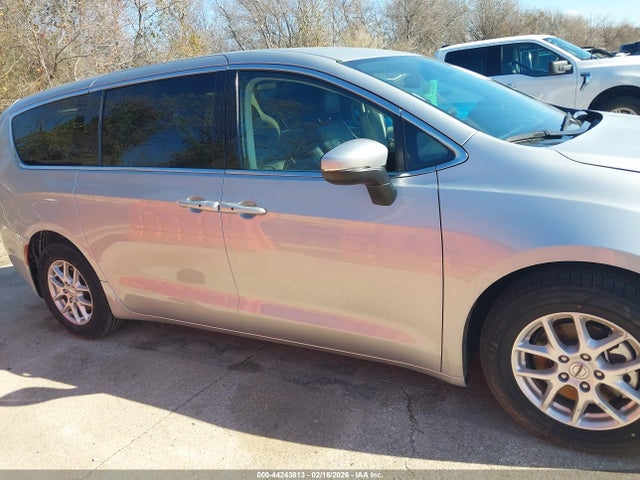 Продажа на аукционе авто 2023 Chrysler Pacifica Touring L, vin: 2C4RC1BG9PR624667, номер лота: 44243813