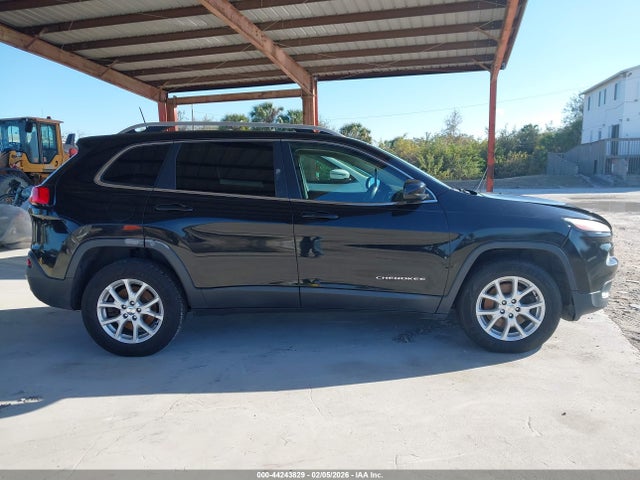 2017 Jeep Cherokee Latitude 4x4 მანქანა იყიდება აუქციონზე, vin: 1C4PJMCS9HW646713, აუქციონის ნომერი: 44243829