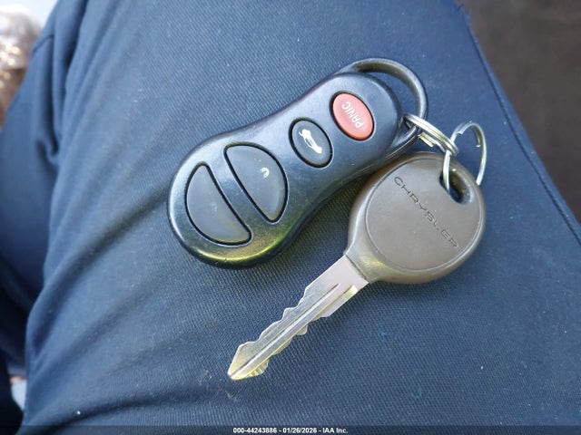 2002 Chrysler Concorde Limited მანქანა იყიდება აუქციონზე, vin: 2C3AD56G62H109530, აუქციონის ნომერი: 44243886