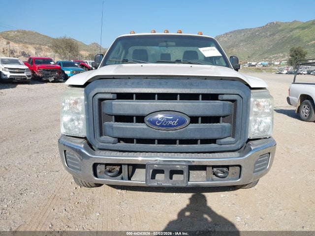 Ford F-350 Chassis Xl 2015 1FDRF3G69FED32799 Image 15
