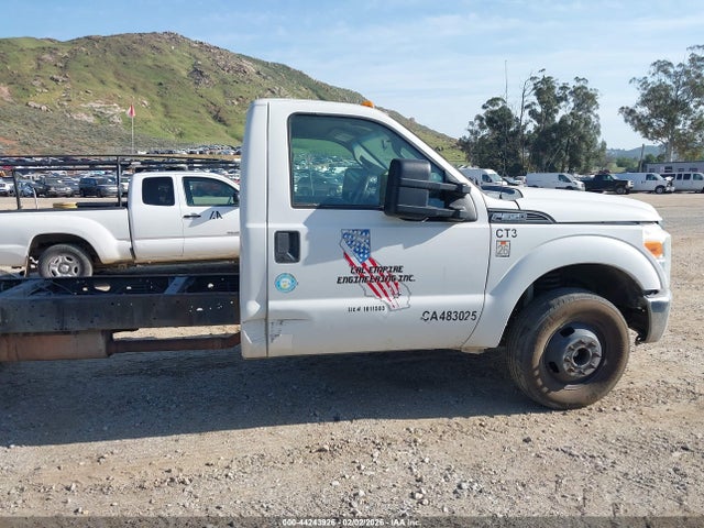 Ford F-350 Chassis Xl 2015 1FDRF3G69FED32799 Image 16