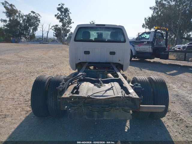 Ford F-350 Chassis Xl 2015 1FDRF3G69FED32799 Image 18