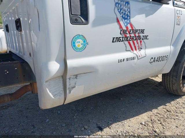 Ford F-350 Chassis Xl 2015 1FDRF3G69FED32799 Image 11