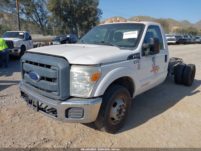 Ford F-350 Chassis Xl 2015 1FDRF3G69FED32799 Image 2