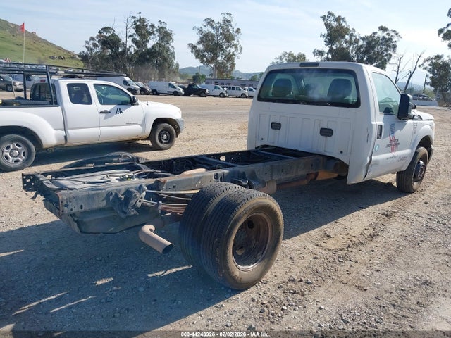 Ford F-350 Chassis Xl 2015 1FDRF3G69FED32799 Image 4