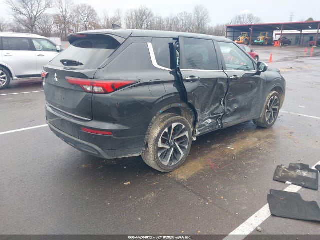 2022 MITSUBISHI OUTLANDER JA4J4TA83NZ082642 Photo 3